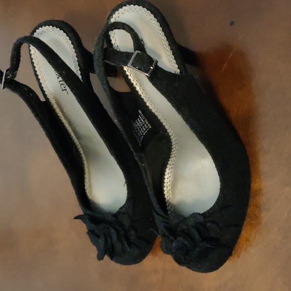 Women's size 7 black heels - Picture 3 of 4
